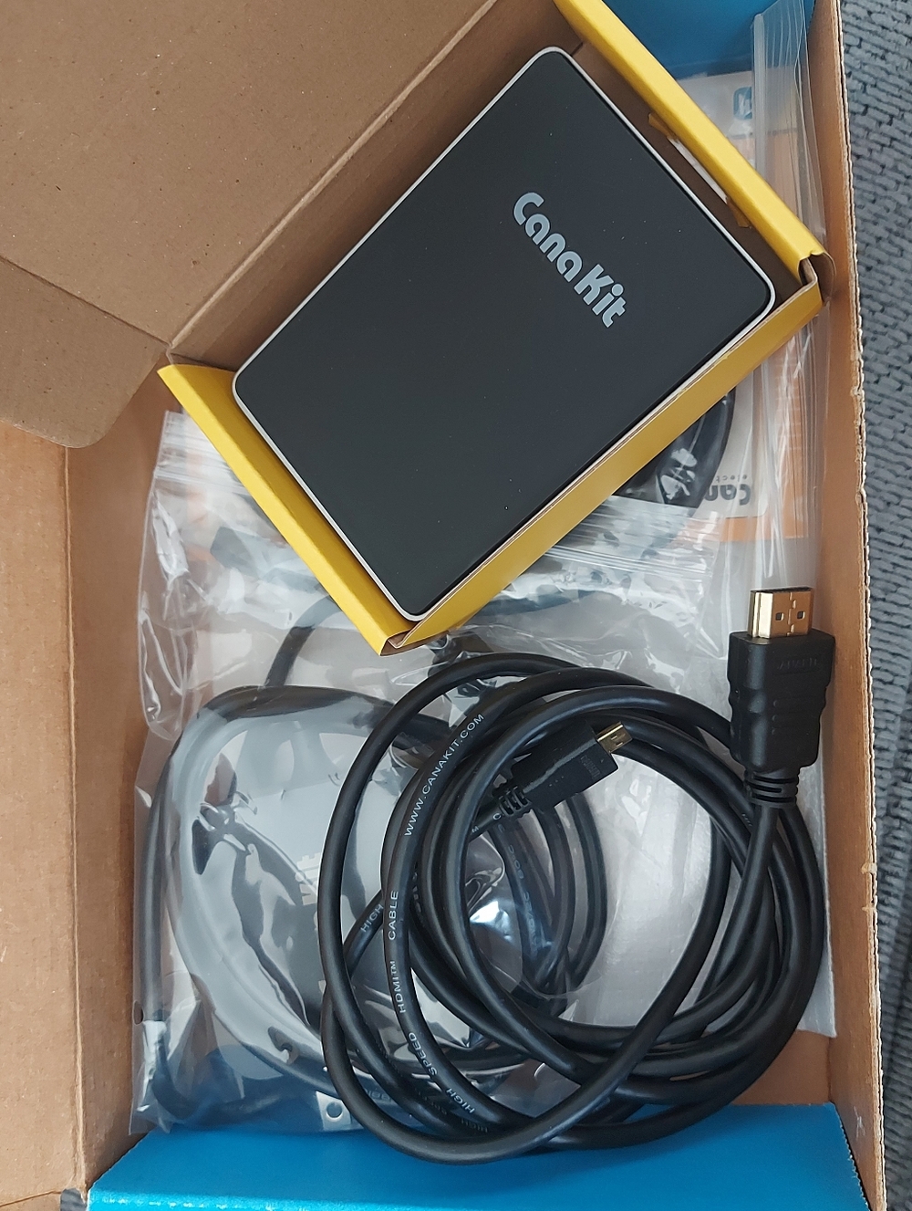 The Official Raspberry Pi Beginner's Guide And Kit - Picture 3 of 6